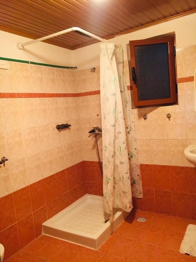 Flora'S Guesthouse 'The Fir Gate' Гирокастра Экстерьер фото