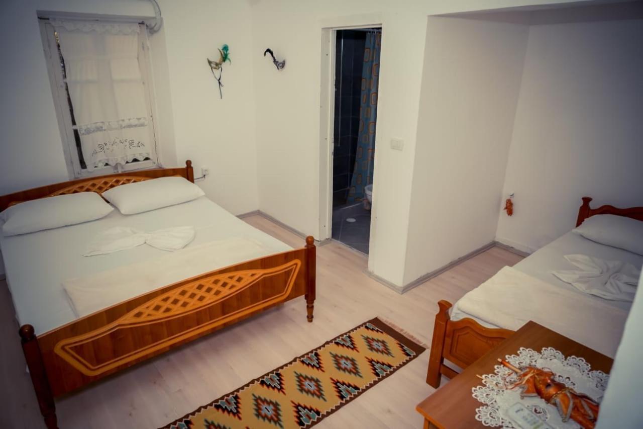 Flora'S Guesthouse 'The Fir Gate' Гирокастра Экстерьер фото