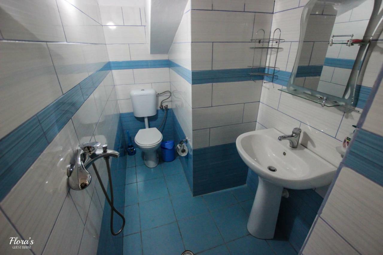 Flora'S Guesthouse 'The Fir Gate' Гирокастра Экстерьер фото