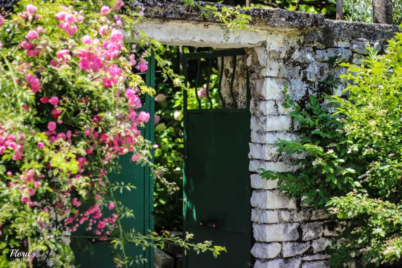 Flora'S Guesthouse 'The Fir Gate' Гирокастра Экстерьер фото